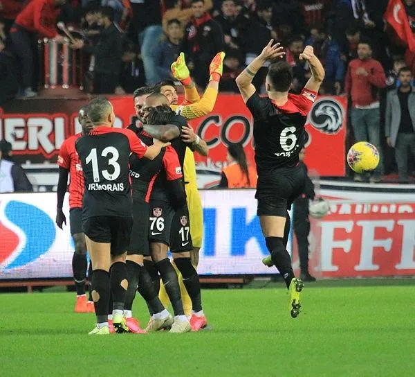 mac-sonucu-gaziantep-fk-5-1-sivasspor-1580657009742.jpeg MAÇ SONUCU | Gaziantep FK 5-1 Sivasspor-4