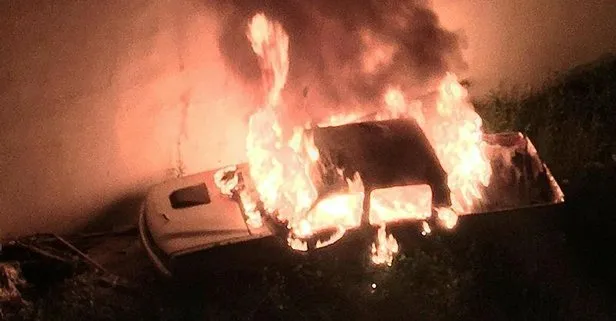 Sivas’ta boş arsada park halinde bulunan kamyonet alev alev yandı