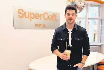 Mehmet Dinçerler Berlin’den Avrupa’ya gençlere özel kahve zinciri SuperCoff’u taşıyor