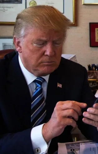 Trump'ın tweetleri dünyayı şaşkına çeviriyor