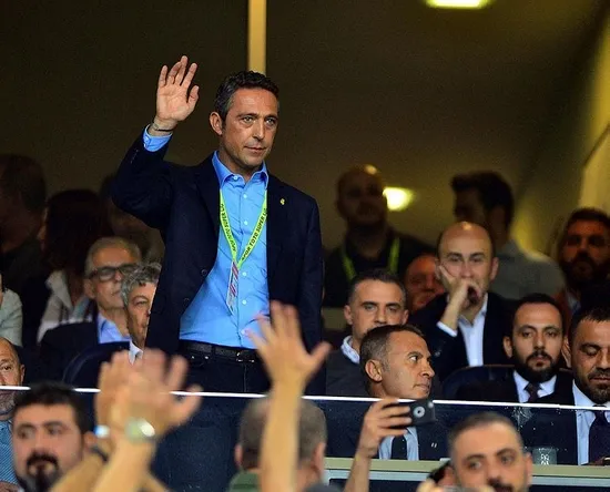 Taraftarlar tarihi fiyaskonun faturasını Ali Koç'a kesti-1