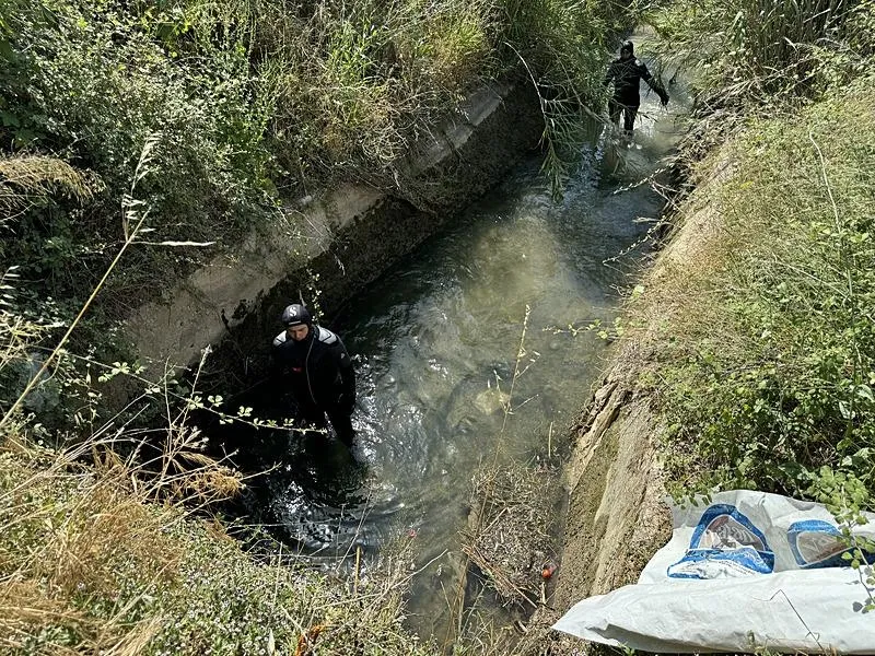 Antalya'da otomobil sulama kanalına düştü: 1'i bebek 2 ölü 1 kayıp-4