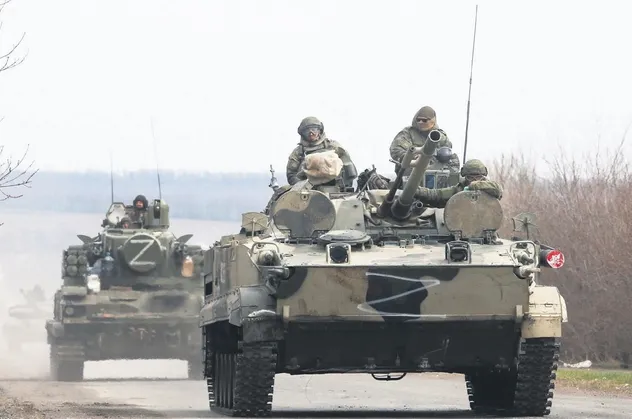 Rusya Donbas bölgesine on binlerce asker yollarken 13 kilometrelik konvoy da yola çıktı!