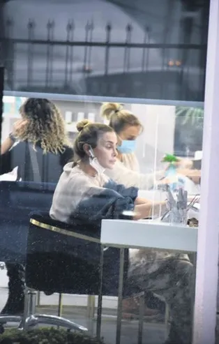 Şiş dudaklarıyla objektiflere yakalanmıştı... Özge Ulusoy'un havası söndü!