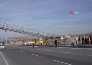 Niğde’de damperi açılan kamyon EDS direğine çarparak devrildi