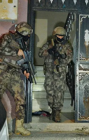 Son dakika: Adana'da terör propagandası operasyonunda 8 şüpheli gözaltına alındı