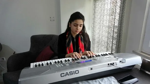 Heyamo adlı türküyü seslendiren Ceren Ece Öksüz, Başkan Erdoğan ile aralarında geçen diyaloğu anlattı-7