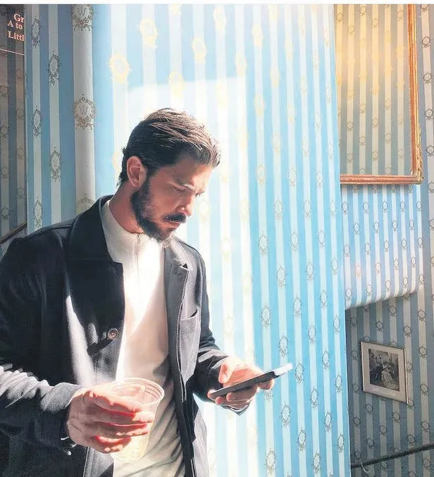 Kaan Yıldırım’la Londra’da tatil yapan Hande Erçel’den ilan-ı aşk paylaşımları geldi-3