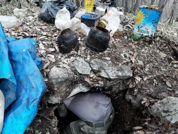Diyarbakır'da terör örgütünün 13 sığınağı bulundu-3