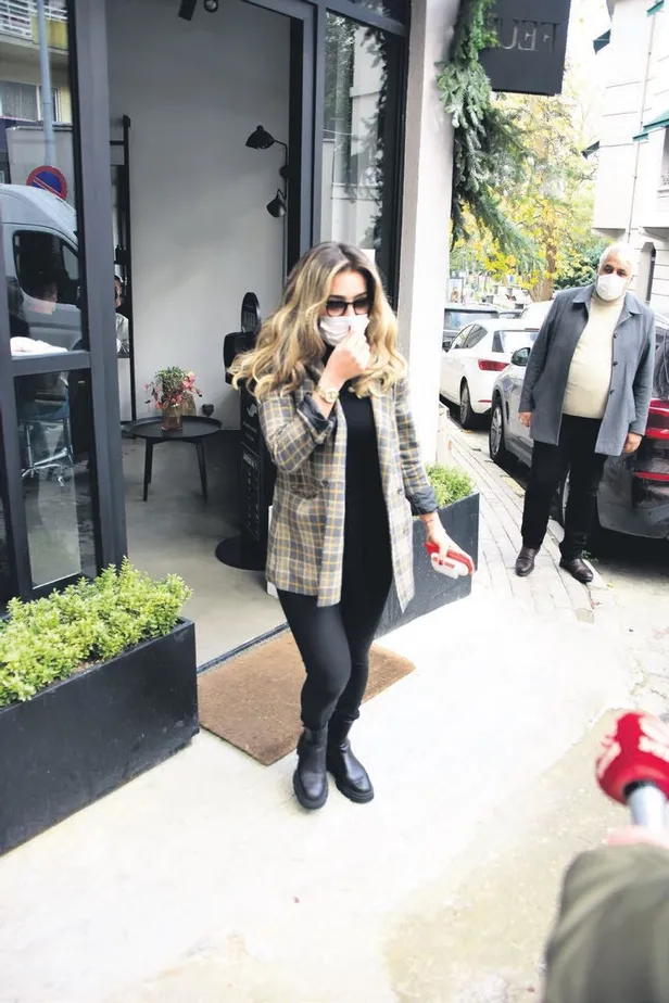 skandallariyla-gundeme-gelen-oyku-celik-milyonluk-araciyla-sevgilim-sagolsun-dedirtti-1607552438068.jpeg Skandallarıyla gündeme gelen Öykü Çelik milyonluk aracıyla 'sevgilim sağolsun' dedirtti!-5