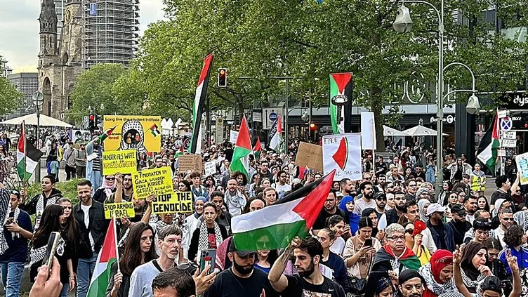 Berlin’de Filistin’e destek yürüyüşü!