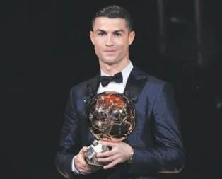 Cristiano Ronaldo 5. kez Altın Top’un sahibi