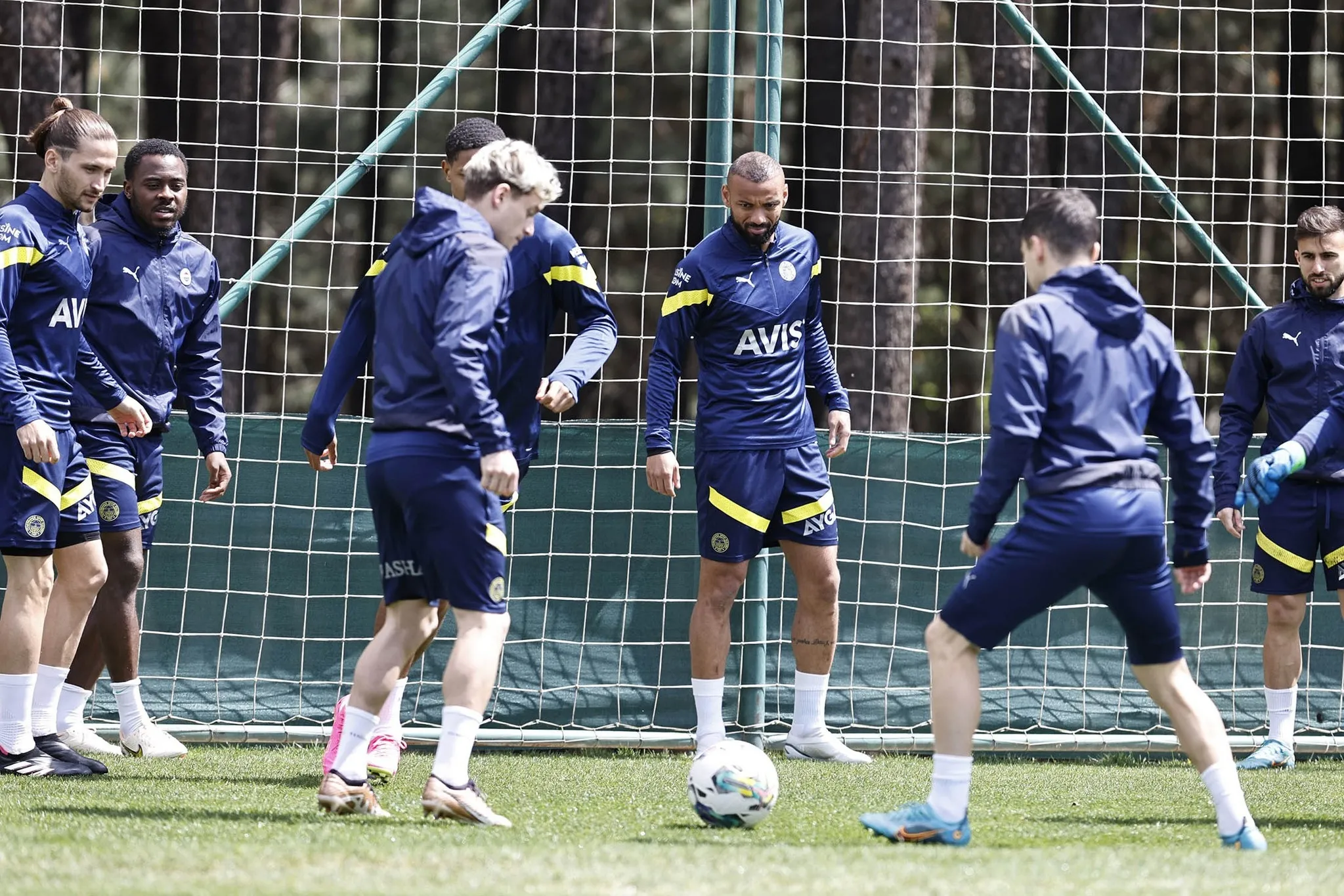 Fenerbahçe'den taraftarı kızdıracak hamle! Galatasaray'ın eski yıldızı geliyor - 14