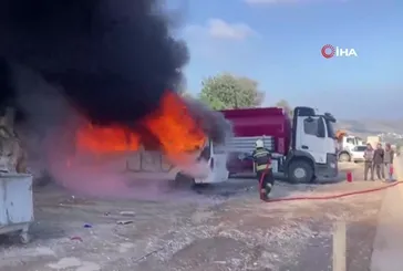 Minibüs alev alev yandı