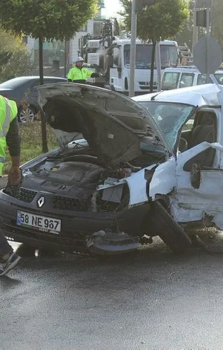 Sivas'ta korkunç kaza: 2 ölü, 2 yaralı
