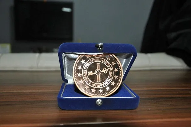 Bakan Berat Albayrak'tan anlamlı hediye!-2