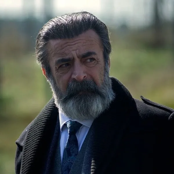 edho-yeni-sezon-basliyor-unlu-oyuncular-akin-etti-tek-tek-aciklandi-eskiya-dunyaya-hukumdar-olmazin-kadrosu-yikiliyor-1633858639400.jpg Eşkıya Dünyaya Hükümdar Olmaz'ın kadrosu yıkılıyor! Ünlü oyuncular akın etti:Tek tek açıklandı! EDHO yeni sezon başlıyor!-8