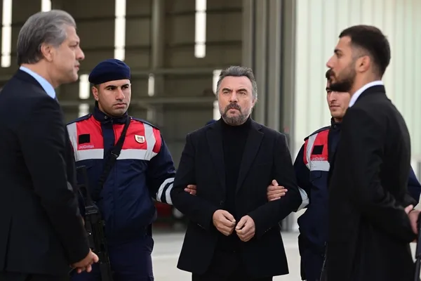 leyladan-cezayire-rest-ben-bu-cihana-sigmazam-46-bolum-2-fragmani-yayinlandi-bana-emir-veremezsin-1700464897821.jpg Leyla’dan Cezayir’e rest! Ben Bu Cihana Sığmazam 46. bölüm 2. fragmanı yayınlandı: Bana emir veremezsin!-5