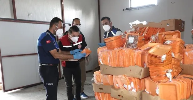 Antalya'da son kullanma tarihi geçmiş 25 ton tavuk ele geçirildi! 2 işletme mühürlendi
