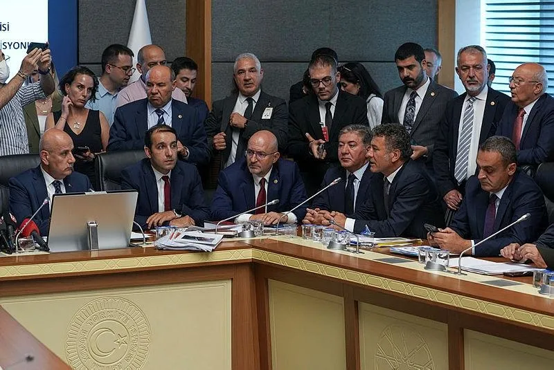 'Başıboş köpek düzenlemesi' komisyonuna CHP-DEM sabotajı! Tunahan Yılmaz'ın babasını ‘Sen kimsin?’ diyerek kovmuşlar! O anları anlattı-11