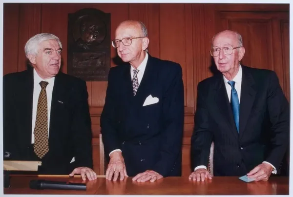 gizli-kalan-gercekler-ismet-inonunun-oglu-omer-inonu-dolmabahce-sarayini-yurt-olarak-kullanmis-1672567205771.jpg Gizli kalan gerçekler! İsmet İnönü'nün oğlu Ömer İnönü Dolmabahçe Sarayı'nı yurt olarak kullanmış-7