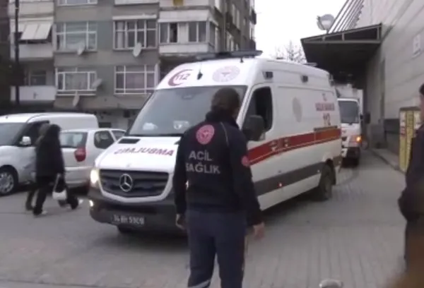 avmde-intihar-genc-kiz-kendini-bosluga-birakti-yer-istanbul-1674492390730.jpeg AVM'de intihar! Genç kız kendini boşluğa bıraktı! Yer: İstanbul-2