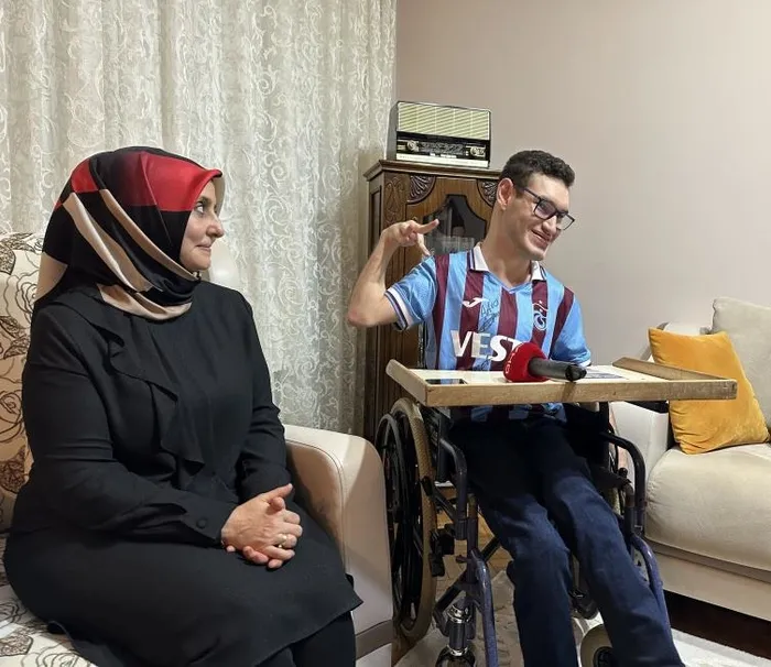 tutkusuyla-engelleri-asti-3-yilda-tek-parmakla-kitap-yazdi-1704246052592.jpeg Tutkusuyla engelleri aştı; 3 yılda tek parmakla kitap yazdı-3