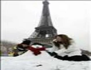 Paris'ten Muhteşem Kar Manzaraları