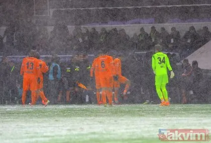 Son dakika: Medipol Başakşehir - Bursaspor maçı tatil edildi