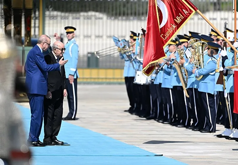 baskan-erdogan-tebbunu-agirliyor-turkiye-cezayir-hattinda-kritik-zirve-gundemde-is-birligi-ve-bolgesel-gelisme-1778161828014.jpeg Başkan Erdoğan Tebbun’u ağırlıyor! Türkiye-Cezayir hattında kritik zirve: Gündemde iş birliği ve bölgesel gelişmeler-3