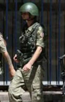 Darbecinin üzerinde kan donduran not
