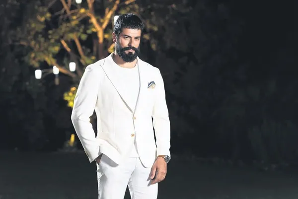 orman-yanginlarinin-ardindan-tum-turkiye-tek-yurek-oldu-unluler-her-koseye-yardima-kostu-1628283677702.jpeg Orman yangınlarının ardından tüm Türkiye tek yürek oldu! Ünlüler her köşeye yardıma koştu-11