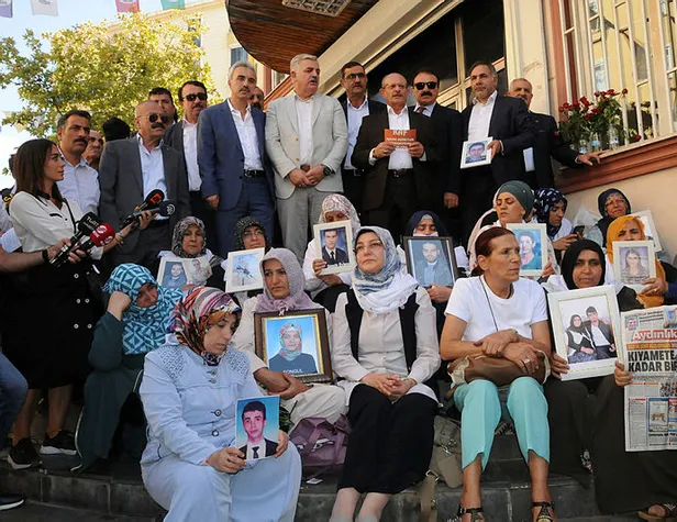 154 aşiretten evlat nöbetindeki annelere destek!-1