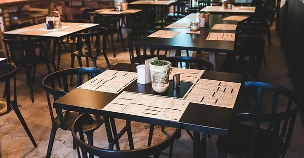 Restoran ve kafelerde yeni dönem: Kuver ve servis ücreti resmen yasaklandı