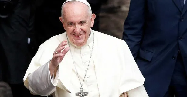 İtalyan basını duyurdu: Papa Francis grip sebebiyle hastaneye kaldırıldı! Vatikan’dan ilk açıklama geldi