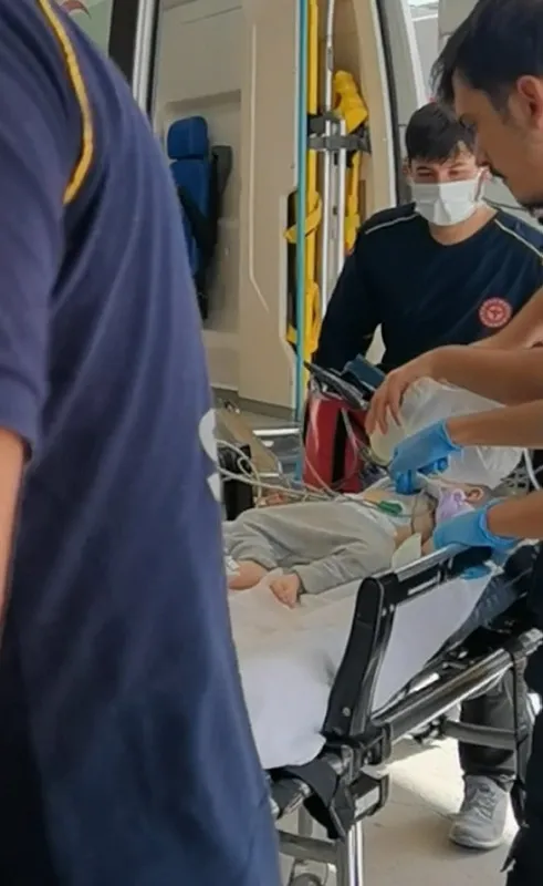 annesi-4-aylik-amine-bebegi-emzirdi-sonrasi-korkunc-yatakta-hareketsiz-buldu-1663323269200.jpg Annesi 4 aylık Amine bebeği emzirdi! Sonrası korkunç: Yatakta hareketsiz buldu-3