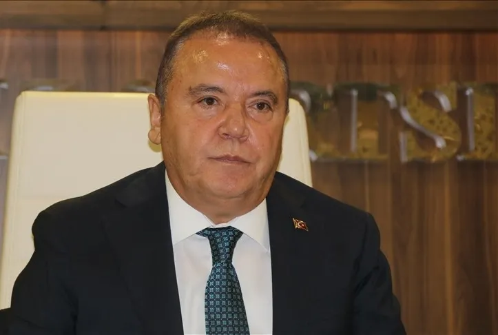 Muhittin Böcek hastaneye kaldırıldı