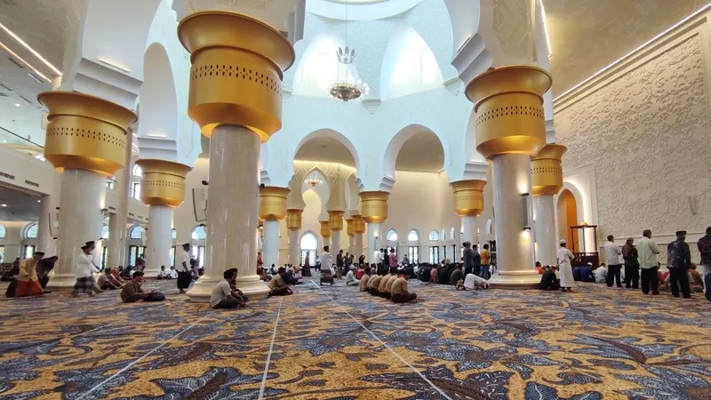 cuma-namazi-saat-kacta-okunuyor-istanbul-ankara-izmir-cuma-namazi-ezan-vakitleri-1763705639850.jpg (Kaynak: Takvim Foto Arşiv)