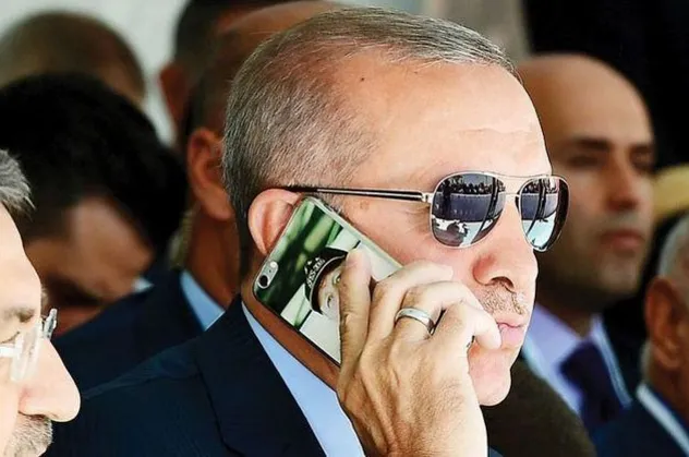 Başkan Erdoğan'ın cep telefonu kılıfında dikkat çeken detay