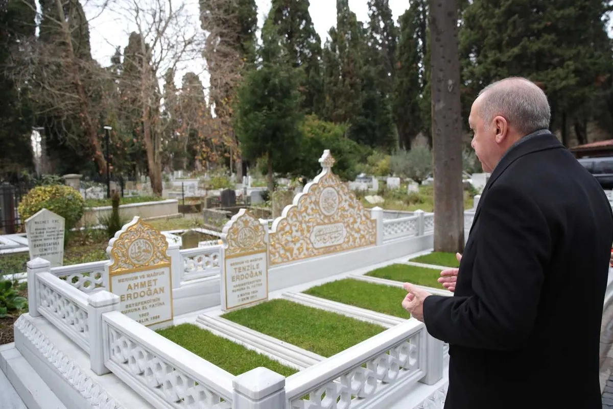 tenzile-erdoganin-vefatinin-15-yili-1791359452084.jpeg Tenzile Erdoğan'ın vefatının 15. yılı! Başkan Erdoğan'ın anne özlemi: "Gözyaşları hiç dinmedi"-6