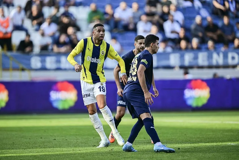 fenerbahcede-buyuk-ikilem-youssef-en-nesyri-icin-bomba-iddia-1728981871864.jpeg En Neyri için Sevilla'nın yeniden devrede olduğu iddia edildi. (AA)
