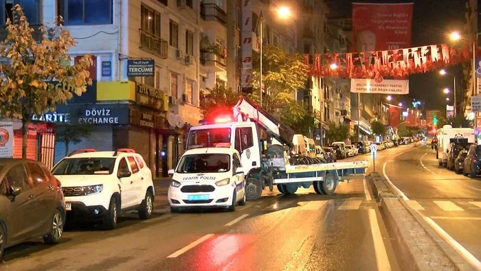 İstanbul'da 29 Ekim kutlamaları nedeniyle bazı yollar trafiğe kapatıldı-4