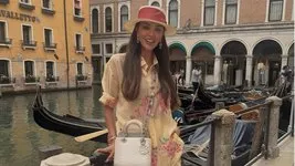 Özge Ulusoy’dan Venedik çıkarması