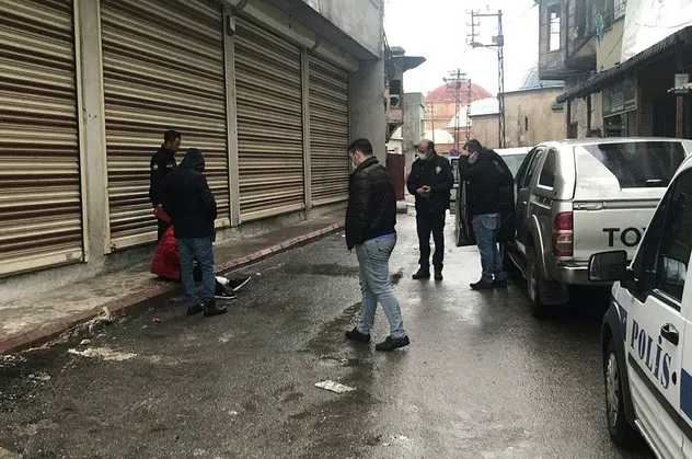 Adana'da bıçaklı kavga! 3 kişi yaralandı