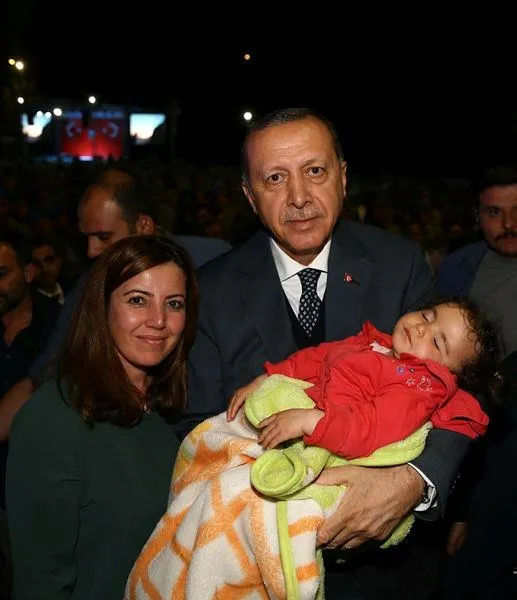 Erdoğan şehit aileleri ve askerlerle iftarda buluştu-6