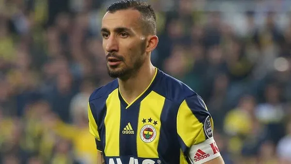Galatasaray, Fenerbahçe ve Beşiktaş'ta forma giyen Mehmet Topal futbolu  bıraktı - Takvim