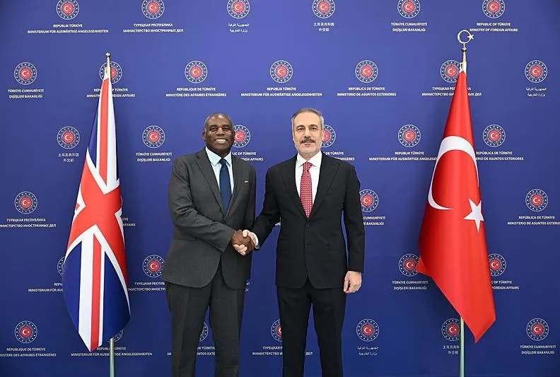 Fidan İngiliz mevkidaşı ile görüştü