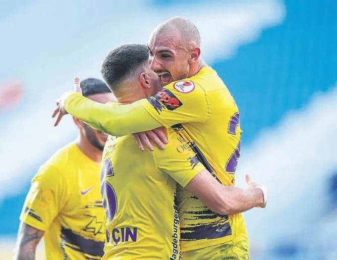 Eyüp Ahmed’le güldü