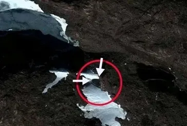 Gizemli görüntü dünyayı salladı! Google Maps kullanıcısı ortaya çıkardı: Meğer Antartika’da kayaların arasındaki şey...