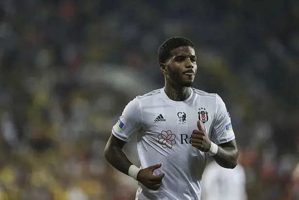 senol-gunestenvalentin-rosier-icin-sok-rapor-teklif-gelirse-satin-1670631725621.jpeg Şenol Güneş'ten Valentin Rosier için şok rapor: Teklif gelirse satın-5